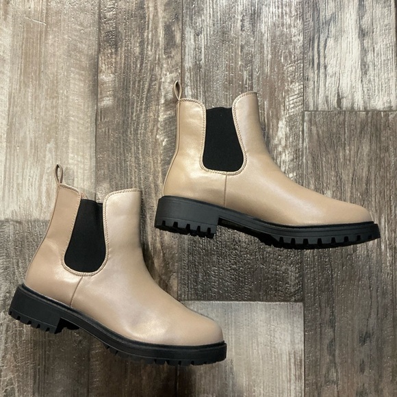 Women’s Tan Chelsea Boots Size 8 - Picture 4 of 12